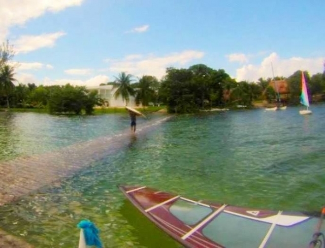 windsurf en la laguna
